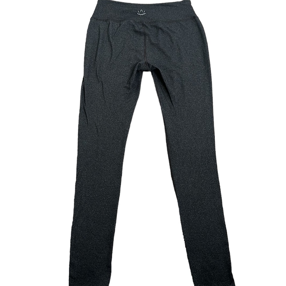 Beyond yoga gray leggings size medium